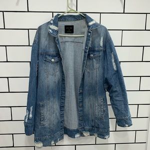 Oversized boyfriend Ripped Jean Jacket !